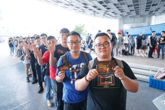 iQOO Pro线下首销遭疯狂抢购背后：5G终端普及化现象初现(图3)