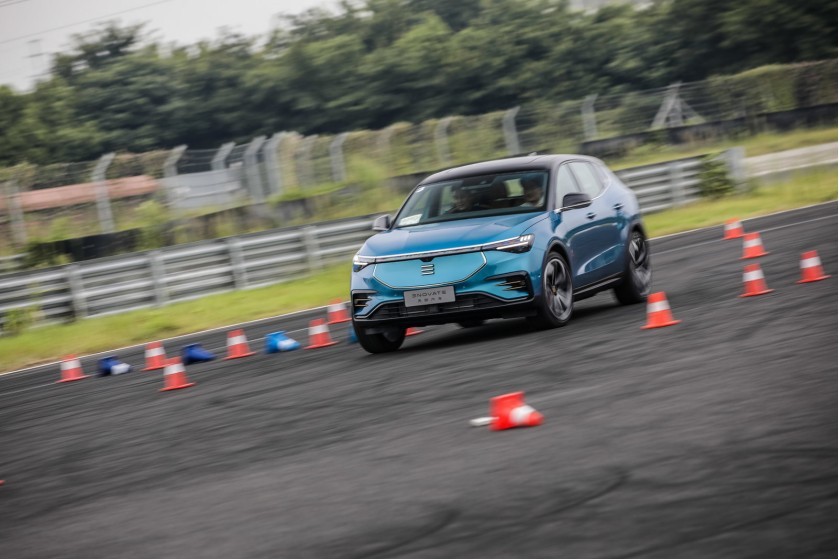 天际ME7全球首试登陆成都 以全能智控打造极致驾趣(图3) 天际ME7全球首试登陆成都 以全能智控打造极致驾趣(图3)