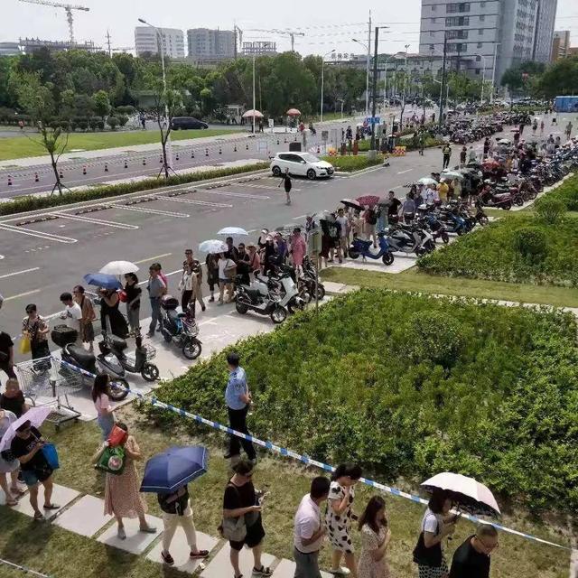 Costco上海开业超值好货火爆到要限流！平安Costco联名卡办到就是赚到！(图1)