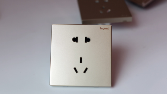 罗格朗开关内部拆解，实力说话！(图4)