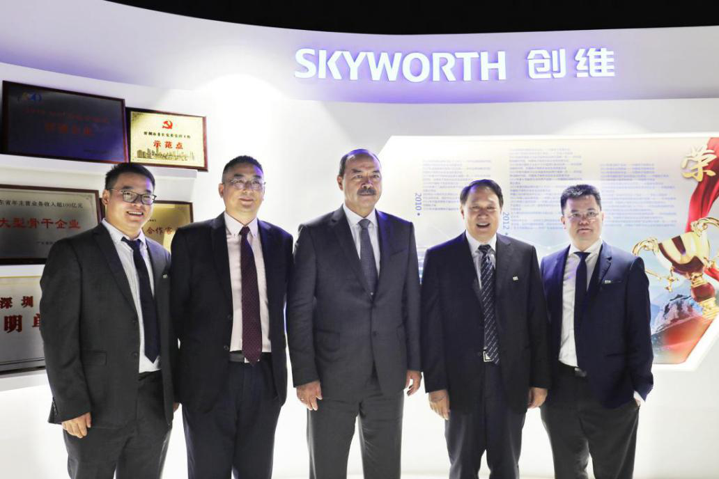 感受中国科技,乌兹别克斯坦总理点赞创维(图1) 感受中国科技,乌兹别克斯坦总理点赞创维(图1)