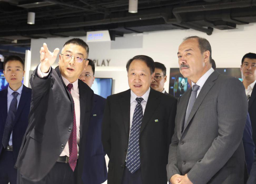 感受中国科技,乌兹别克斯坦总理点赞创维(图2) 感受中国科技,乌兹别克斯坦总理点赞创维(图2)