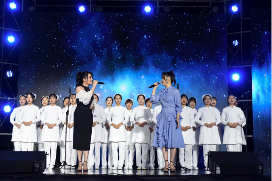 时代强音致敬北大医学 虎牙直播《真正的歌手》校园巡演首场开唱(图2) 时代强音致敬北大医学 虎牙直播《真正的歌手》校园巡演首场开唱(图2)